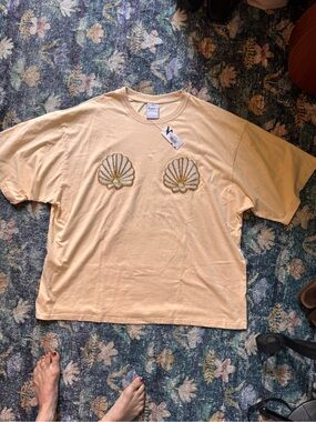 NWT Sabbi the Very Oversized Shell Titty Tee in Yellow